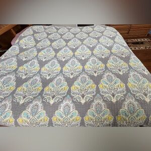 Levtex Home Cressley Quilt Set Queen/Full Reversible Lightweight 3 pieces